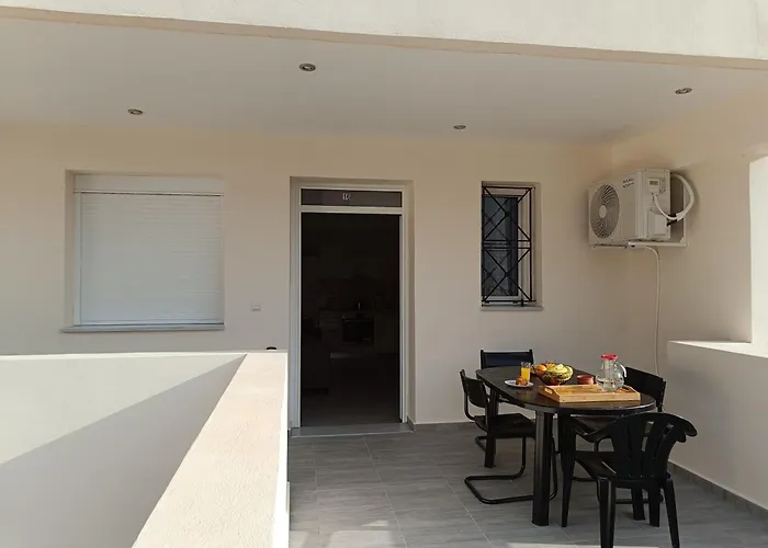 Salamis Room